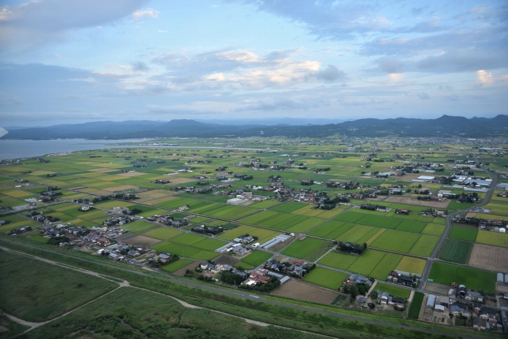上空から見た宍道湖と出雲平野。斐伊川。明日はここを走るのだわ~!ワクワク