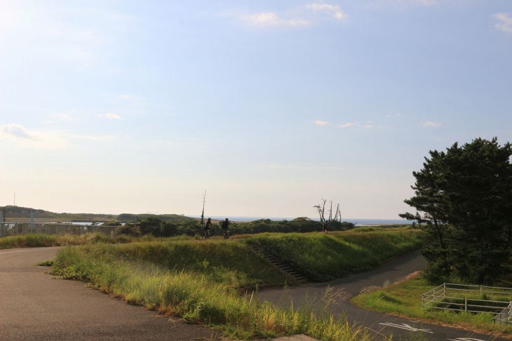 海から反射する光で明るくなる空…ここが出雲だからでしょうか?神々しさを感じます