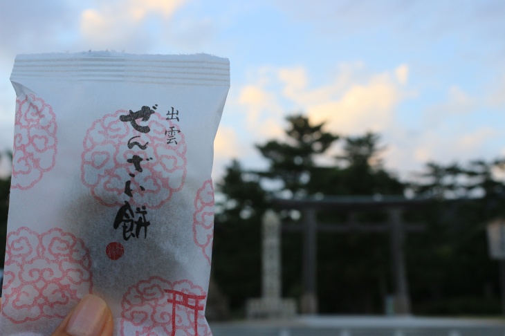 鳥居すぐ前の「ぜんざい餅」さんで。おいしかった~!
