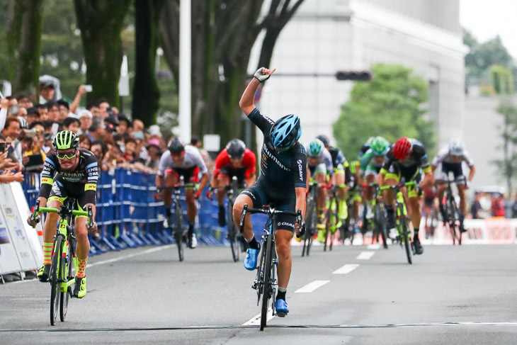 入部正太朗(シマノレーシング)がオスカル・プジョル(Team UKYO)を下し優勝
