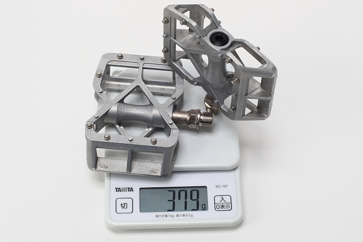 ALLWAYSは379g(実測値)という重量になっている
