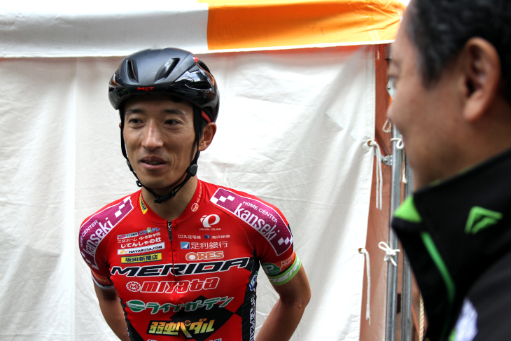 レースを振り返る増田成幸(宇都宮ブリッツェン)