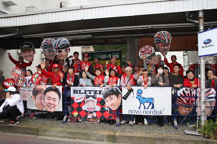 ライダーたちの巨大顔パネルでお馴染み宇都宮ブリッツェンファンのみなさん
