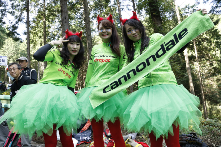 大会名物の1つといっても過言ではないキャノンデールガールズのお三方