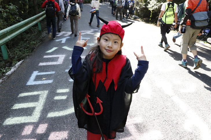 よちよち歩きのディアブロちゃんが、すっかり可愛いお嬢さんに。決め顔も様になってきた?
