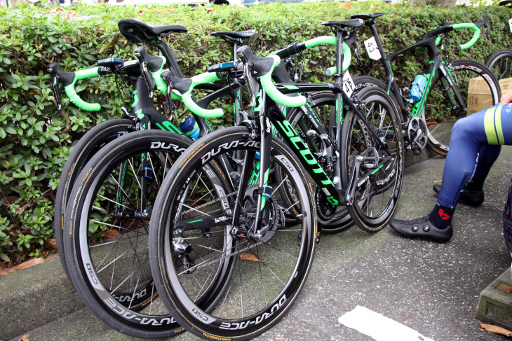 クリスチャン・マイヤー(カナダ)のみ軽量クライミングモデルの「Addict Team Issue」をチョイス