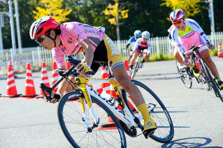 F スプリント勝負を嫌って先行しようとする唐見実世子(弱虫ペダルサイクリングチーム)