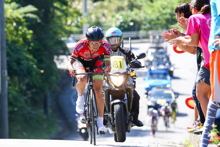 チャンピオン 195km地点、アタックした増田成幸(宇都宮ブリッツェン)が後続を突き放す