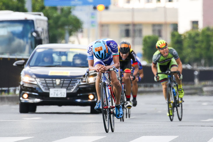 市民レース210km 2位争いのフィニッシュ。井上亮(Magellan Systems Japan)が突然現れ2位をさらう
