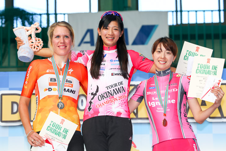 女子国際日本人最高位となる3位の成績を残した金子広美(右・イナーメ信濃山形)