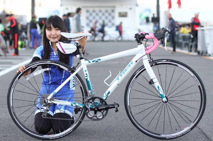 長南奈欧さん (精密審美会) トレック LEXA