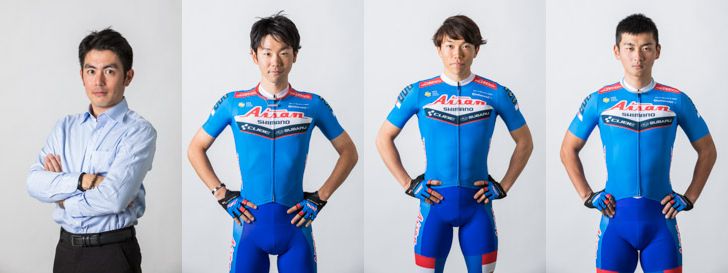 別府匠監督と新メンバー 左から住吉宏太、渡邊翔太郎、岡本隼
