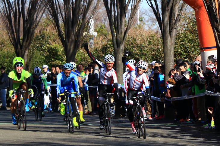 チームメイトとワンツーフィニッシュ!