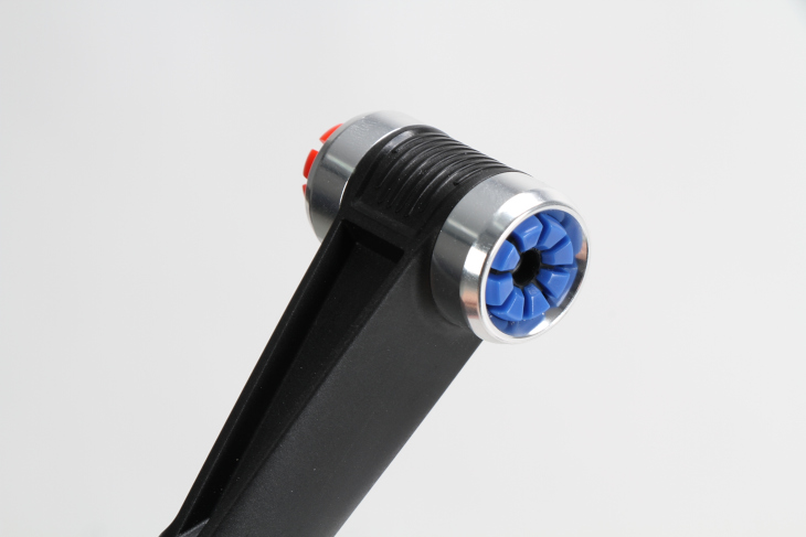 ヘッドは仏式(青)、米式(赤)両対応となっている