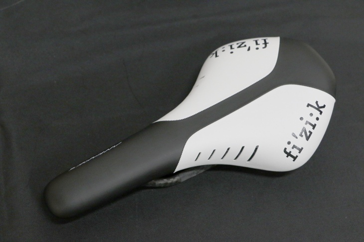 フィジーク ANTARES R1 CARBON Regular(AG2Rラモンディアール)