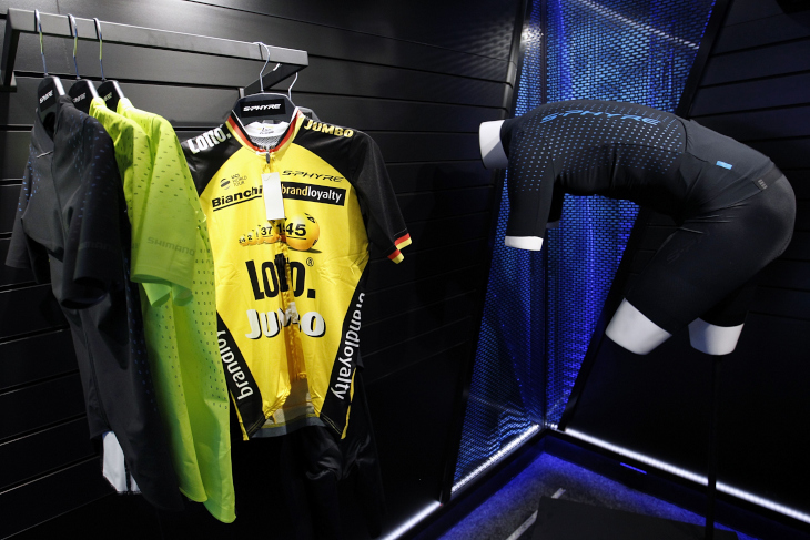 ロットNLユンボの選手が着用するジャージも展示されていた
