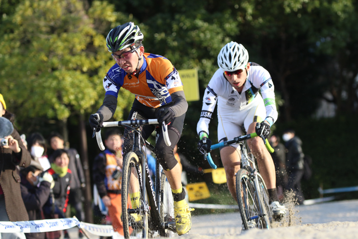 激しい2位争いを繰り広げた山田誉史輝(PAXPROJECT)と佐藤利英(GARNEAU chainring)
