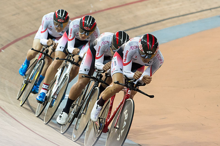 エリート男子チームパーシュート 安定した隊列を組む倉林、近谷、新村、原田の4選手