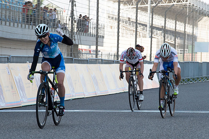 女子エリート ヤン・チェンユ(香港)が勝利、吉川美穂(Live GARDEN BICI STELLE)が3位に
