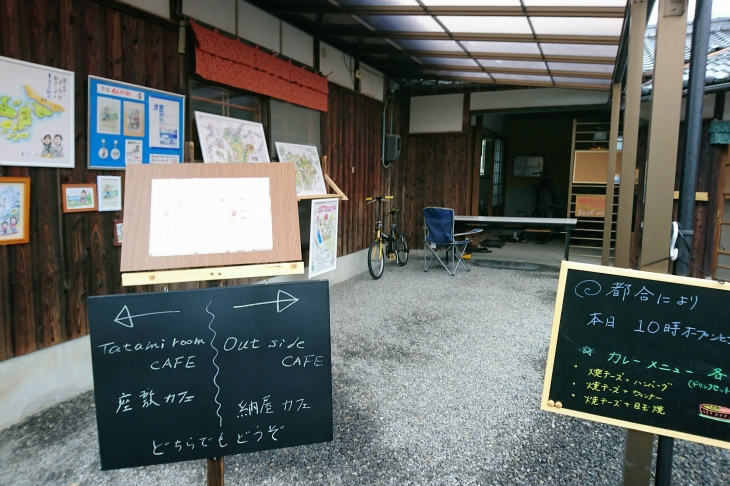 座敷カフェと納屋カフェで脚を休められるのはうれしい!