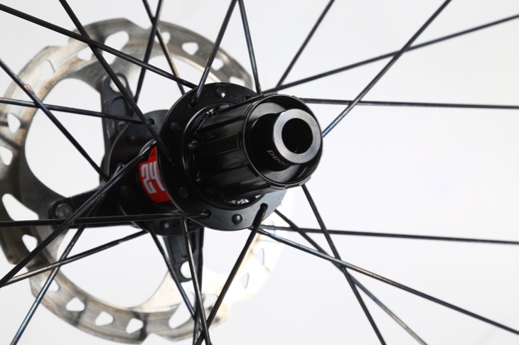 テストホイールは前後12mmスルーアクスル仕様