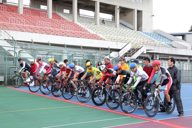 ケイリンR1クラス決勝 大人の戦いはスタート前の舌戦から?