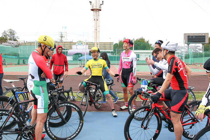 ケイリンR1クラス決勝 勝者を囲んで反省会