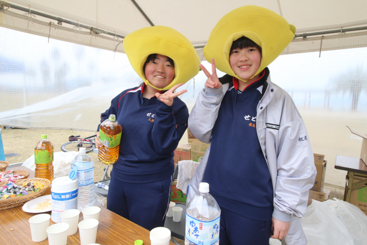 生口島エイド名物のレモンの被りモノ。勧められたら断れない!