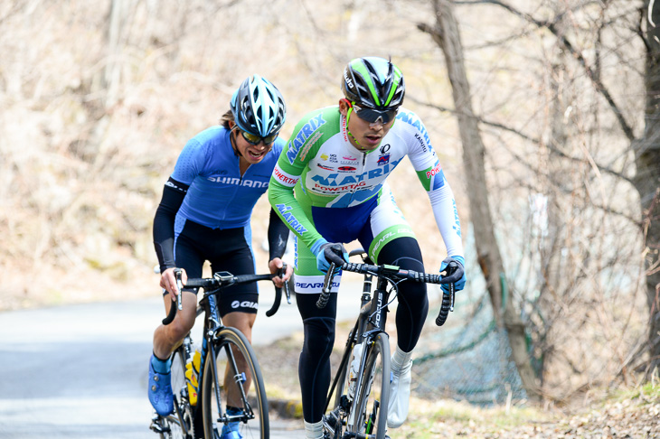 7周目、安原大貴(マトリックスパワータグ)と西村大輝(シマノレーシング)が抜け出す