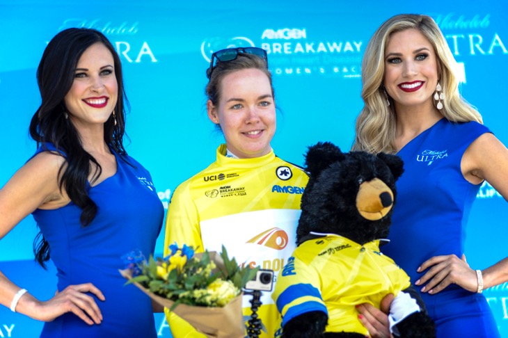 第4ステージ 中間スプリントのボーナスタイムで優勝を決めたアンナ・ファンデルブレゲン(オランダ、ブールス・ドルマンス・サイクリングチーム)