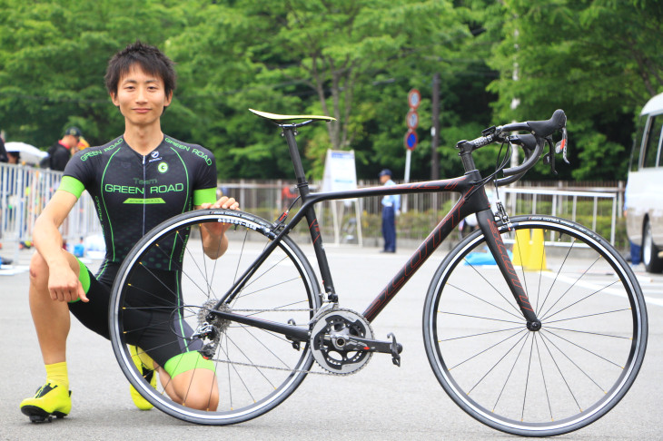 1位 兼松大和さん (TeamGreenRoad) スコット ADDICT-SL