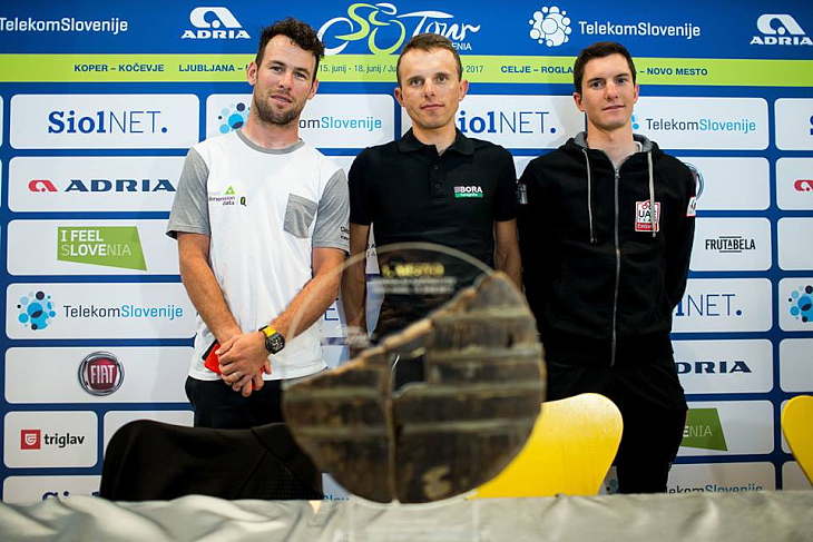 復帰レースを前に主要選手とともに会見に臨んだマーク・カヴェンディッシュ(イギリス、ディメンションデータ)