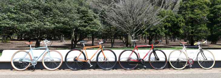 今回4人が乗ったSOMA BIKE 左からSAN MARCOS(サンマルコス)/Wolverine(ウルヴァリン)/Fogcutter(フォグカッター)テストバイク/DoubleCross(ダブルクロス)