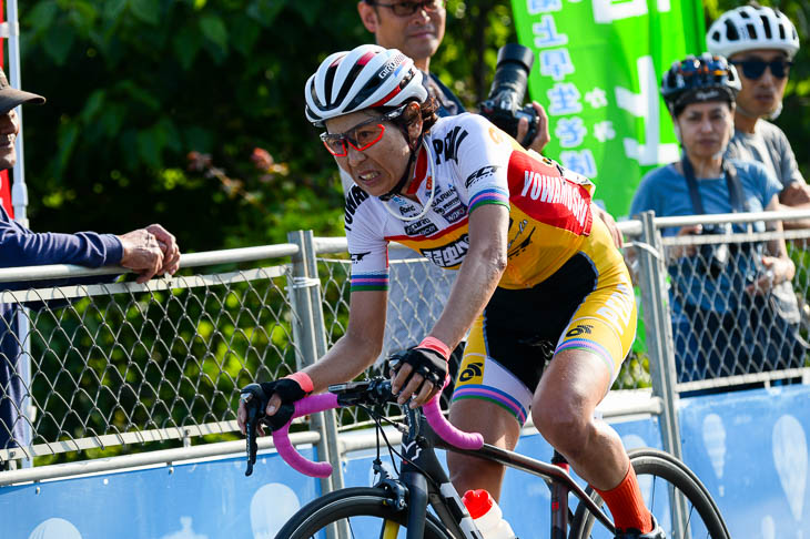2位でゴールした唐見実世子(弱虫ペダルサイクリングチーム)