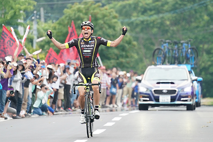 単独アタックを決め、優勝した畑中勇介(チーム右京)
