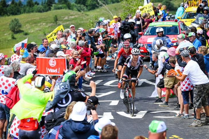 超級山岳グランコロンビエールの頂上に差し掛かるワレン・バルギル(フランス、サンウェブ)