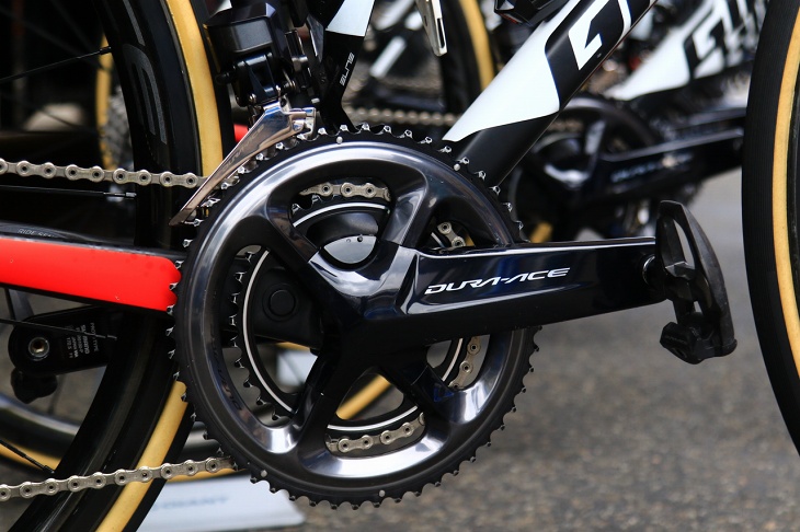 ワレン・バルギル(フランス、サンウェブ)のバイクに搭載されたまもなく販売予定のパワーメーター一体型FC-R9100-Pクランク