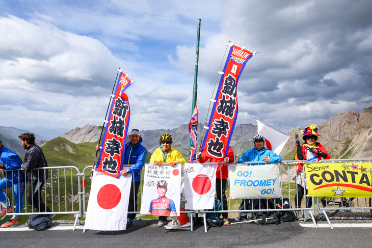 超級山岳ガリビエ峠の頂上付近で新城幸也(バーレーン・メリダ)を待つ
