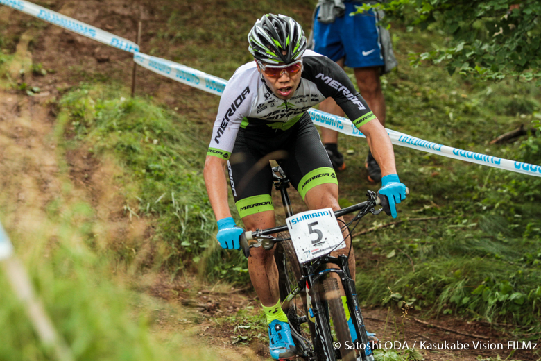 単独2位に浮上して前を追う恩田祐一(MIYATA-MERIDA BIKING TEAM)