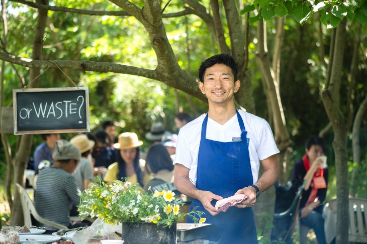 アスリートシェフとして知られる「レストラン オギノ」(東京・池尻)の荻野伸也シェフによるアウトドアディナー
