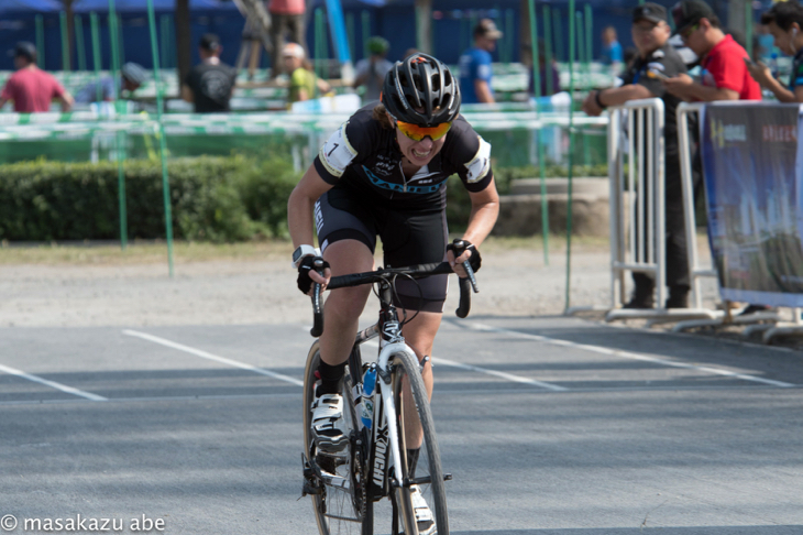 女子エリートで優勝したジョイス・ファンデルベーキン(ベルギー、スティーブンスプロサイクリング)