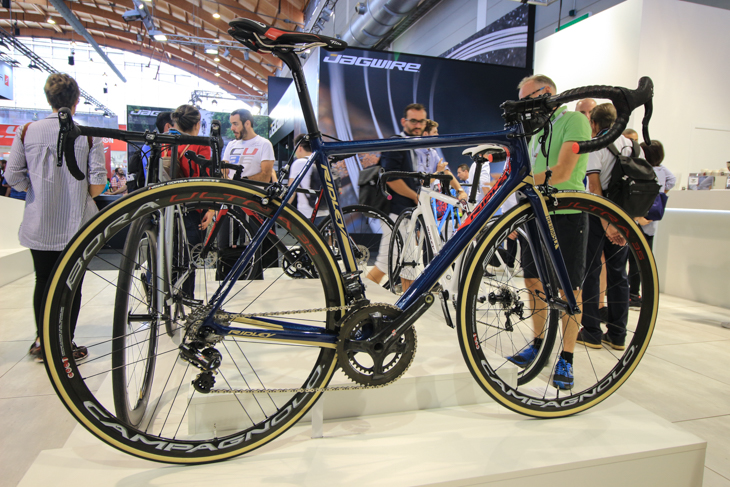 リドレー HELIUM SLX 濃紺にゴールドストライプのアクアブルースポーツカラーは品がある