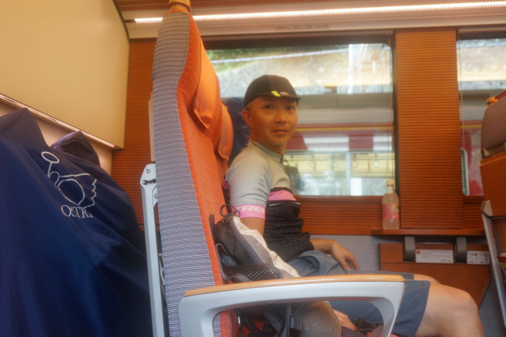 この日のために一か月前から手配しておいたキップは、抜かりなく輪行ポジションの最後部座席を指定!
