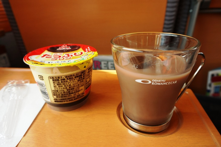 シートサービスで座席まで運んで来てもらった昭和のメニュー!お持ち帰りのグラスは我が家の家宝とします(笑)