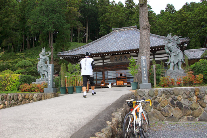 県道から600m入り、横瀬川を越えてると現れるのが札所三番”常泉寺(じょうせんじ)”です