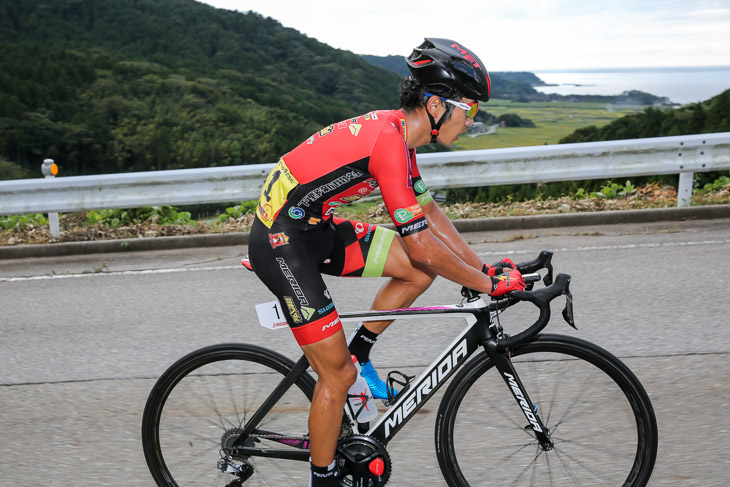 7周目2つめの上り 雨澤毅明(宇都宮ブリッツェン)が独走でフィニッシュ地点を目指す