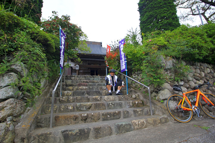 それほど標高を稼いだ感はありませんが、ここ卜雲寺からの見晴らしは本当に良いです。