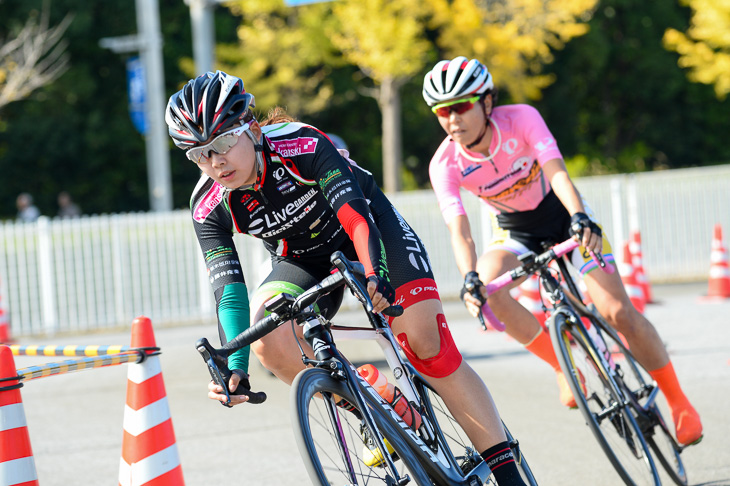 F 伊藤杏菜(Live GARDENN BICI STELLE)と唐見実世子(弱虫ペダルサイクリングチーム)が先行
