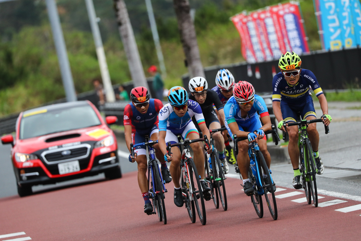 ラスト5kmに向かう6人の先頭グループ。先頭は松木 健治(VC VELOCE)