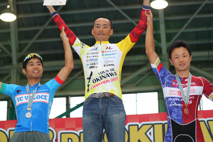 市民210km表彰式 優勝は高岡亮寛(Roppongi Express)、2位松木健治(VC VELOCE)、3位佐藤信哉(VC Fukuoka)